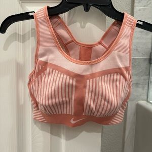 Nike FE/NOM Flyknit non padded sports bra
